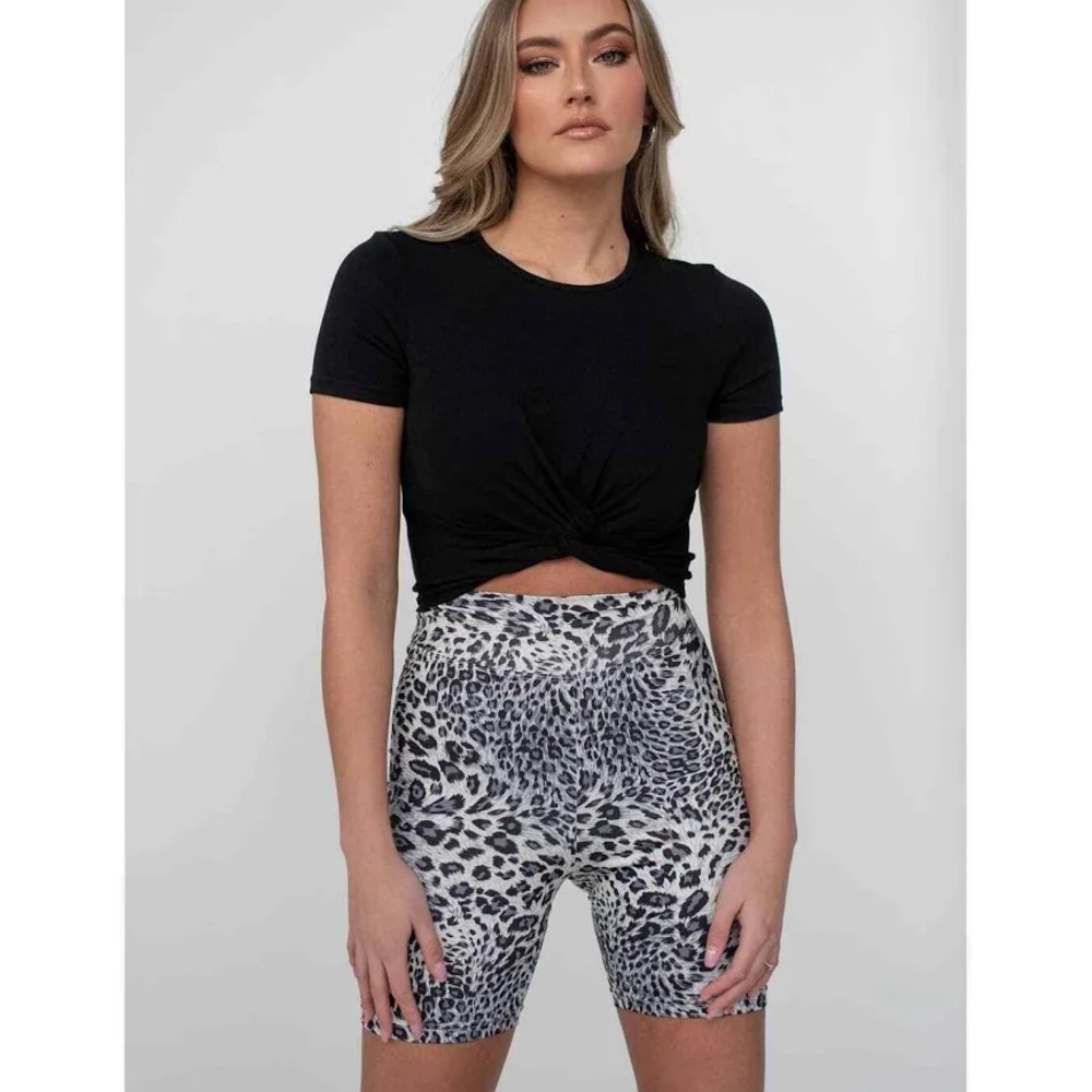 By Egreis BIKER SHORTS GRAY LEOPARD sz large